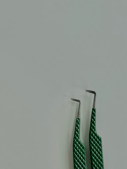 CBB Signature Volume Tweezers